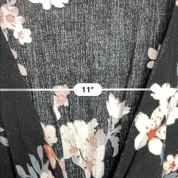 American Eagle tie front floral cutout romper - Picture 5 of 6